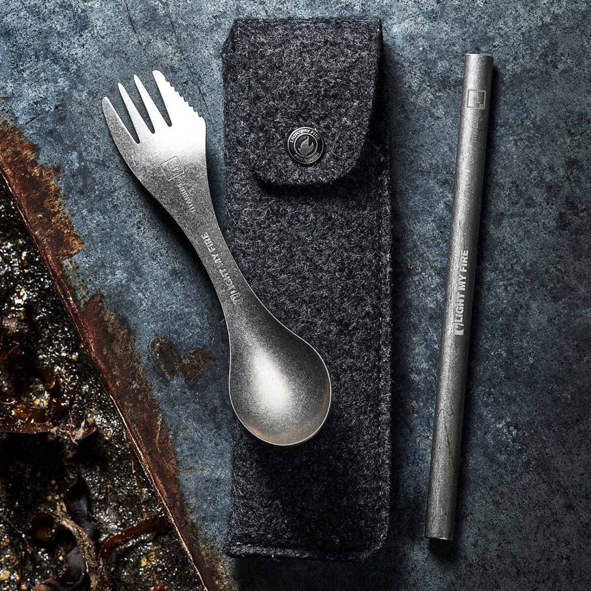 Light my fire Titanový cestovní příbor v merino obalu s brčkem Swedish Spork titanium